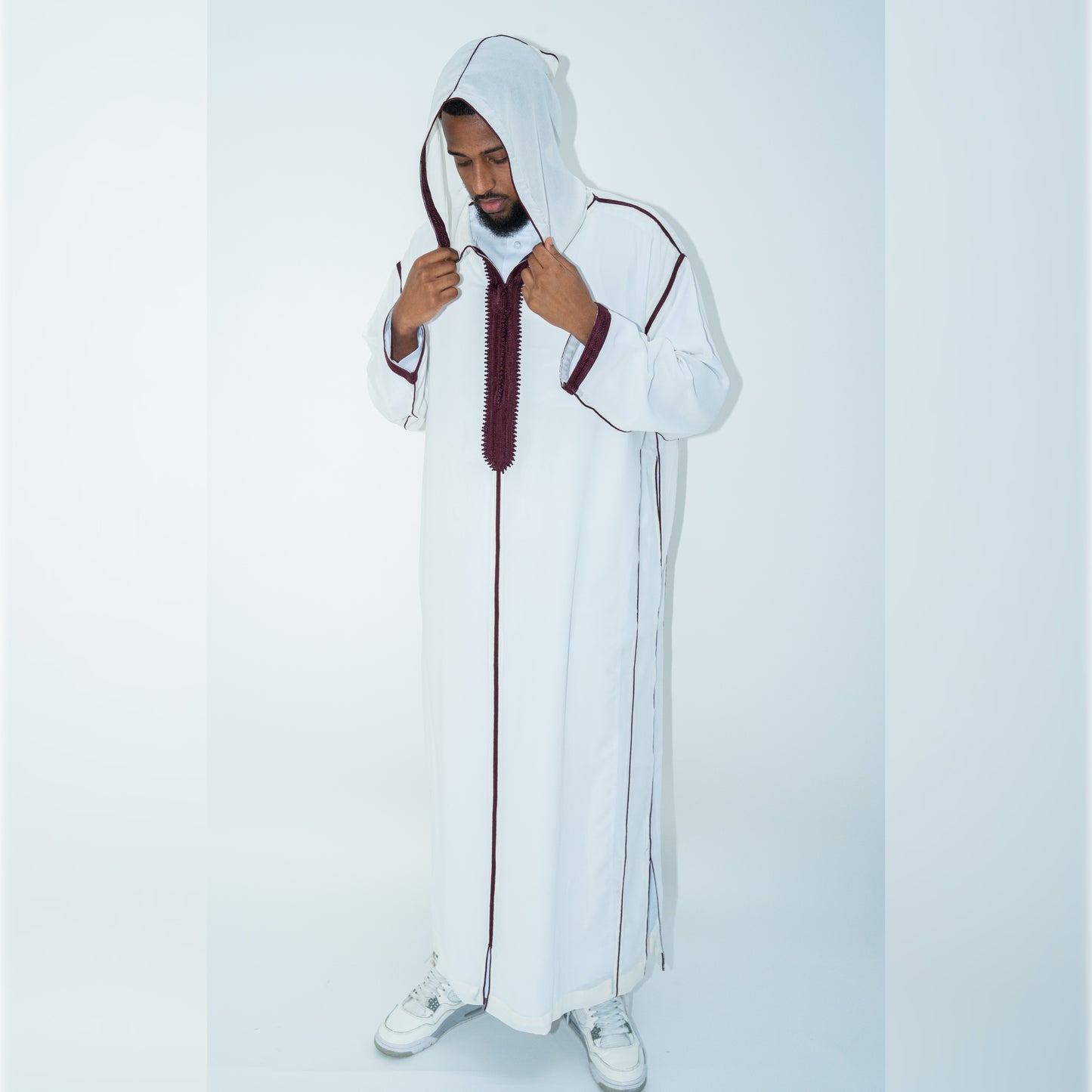 White and burgundy djellaba sousdi